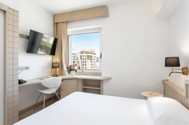 14.09 avion Bucuresti, Italia Sassari, Hotel Carlo Felice Sassari 675 EURO, 7 nopti, Mic dejun inclus
