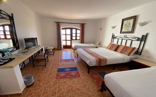 408 EURO - Last Minute zbor din Bucuresti Egipt - Hurghada Hotel Protels Crystal Beach Resort