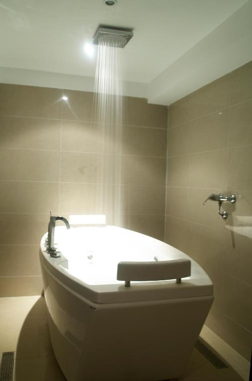 16.10 avion Bucuresti, Maroc Marrakech, Imperial Holiday Hotel & Spa 498 EURO, 7 nopti, Fara masa