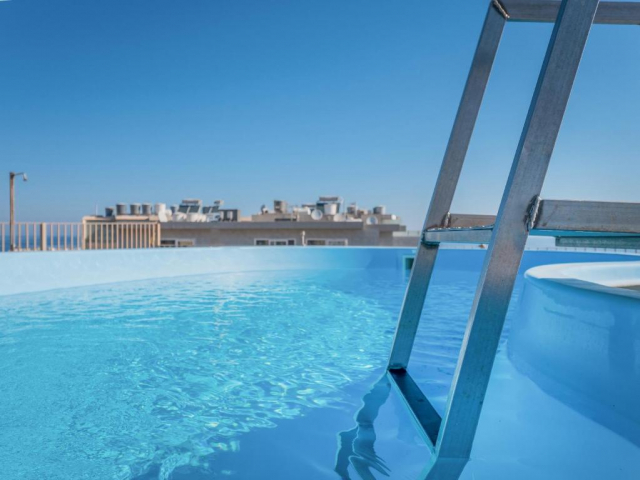 24.10 avion Bucuresti, Malta St. Paul's Bay, Qawra Point Holiday Complex 547 EURO, 7 nopti, Fara masa