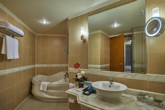 519 EURO - Last Minute zbor din Bucuresti Egipt - Sharm El Sheikh Hotel Parrotel Beach Resort (ex. Radisson Blu Resort)