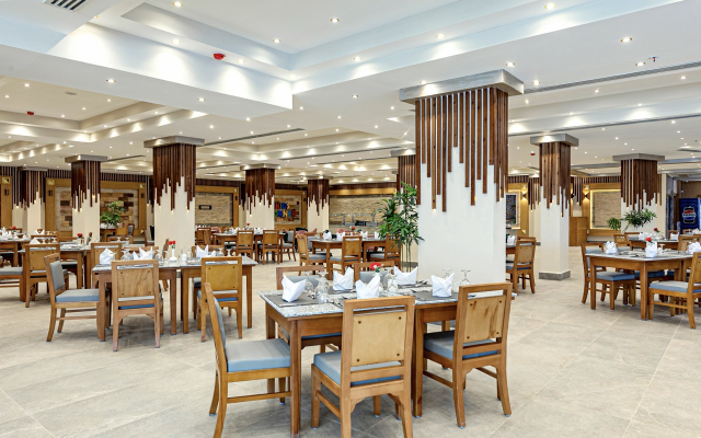 624 EURO - Last Minute zbor din Bucuresti Egipt - Hurghada Hotel Rewaya Majestic Resort