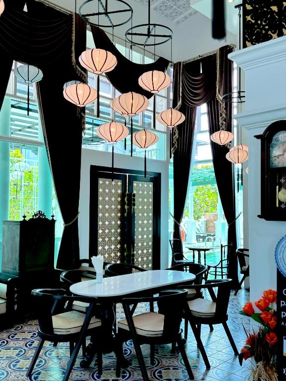 17.01 avion Bucuresti, Thailanda - Phuket , Grand Supicha City Hotel - SHA Plus 949 EURO, 7 nopti, Fara masa