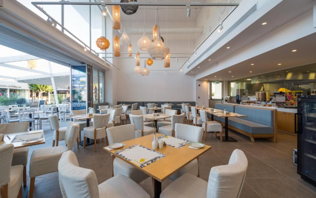 08.03 avion Bucuresti, Cipru - Zona Larnaca Protaras, Protaras Plaza Hotel 489 EURO, 7 nopti, Mic dejun inclus