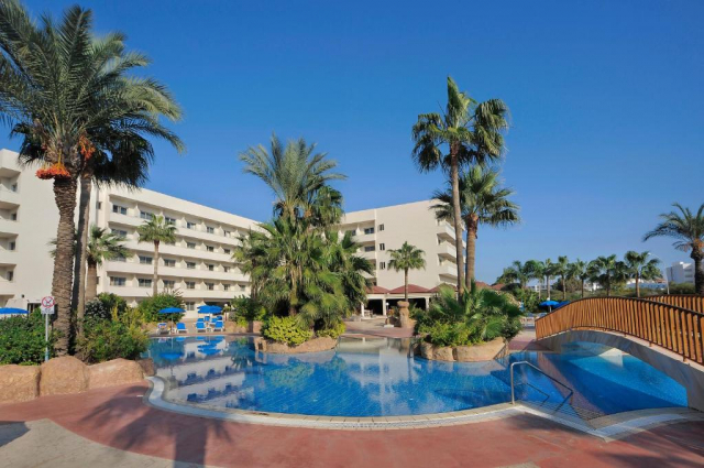 19.04 avion Bucuresti, Cipru - Zona Larnaca Ayia Napa, Hotel Nissiana & Bungalows 567 EURO, 7 nopti, Mic dejun inclus