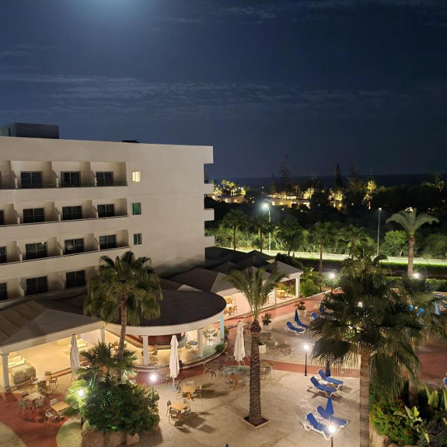 19.04 avion Bucuresti, Cipru - Zona Larnaca Ayia Napa, Hotel Nissiana & Bungalows 567 EURO, 7 nopti, Mic dejun inclus