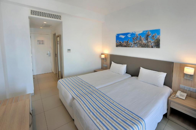 19.04 avion Bucuresti, Cipru - Zona Larnaca Ayia Napa, Hotel Nissiana & Bungalows 567 EURO, 7 nopti, Mic dejun inclus