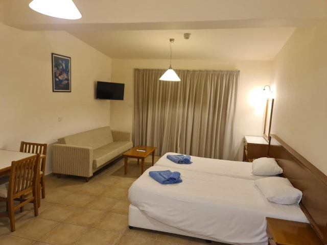 19.04 avion Bucuresti, Cipru - Zona Larnaca Ayia Napa, Hotel Nissiana & Bungalows 567 EURO, 7 nopti, Mic dejun inclus