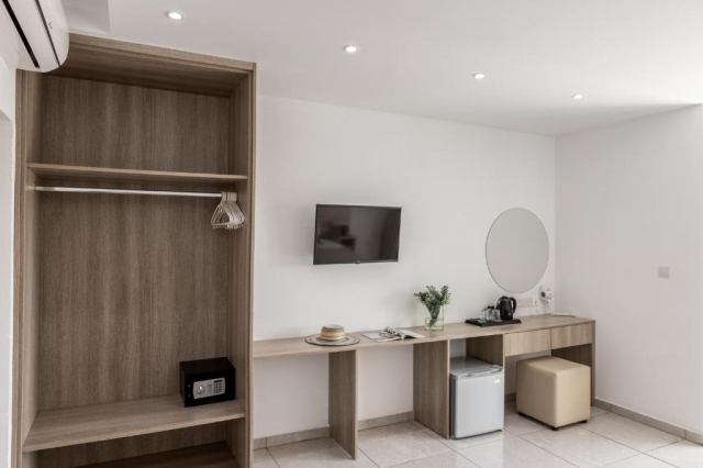 19.04 avion Bucuresti, Cipru - Zona Larnaca Ayia Napa, Milea Hotel 518 EURO, 7 nopti, Mic dejun inclus