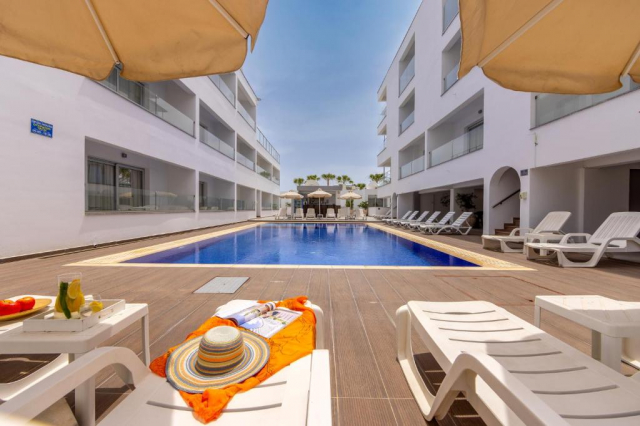 19.04 avion Bucuresti, Cipru - Zona Larnaca Ayia Napa, Milea Hotel 518 EURO, 7 nopti, Mic dejun inclus