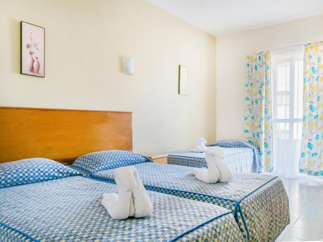 16.03 avion Bucuresti, Malta St. Paul's Bay, Qawra Point Holiday Complex 410 EURO, 7 nopti, Fara masa
