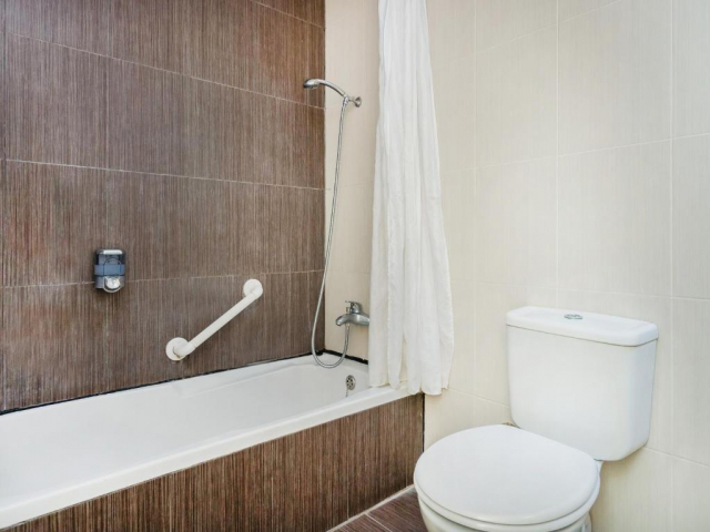 16.03 avion Bucuresti, Malta St. Paul's Bay, Qawra Point Holiday Complex 410 EURO, 7 nopti, Fara masa