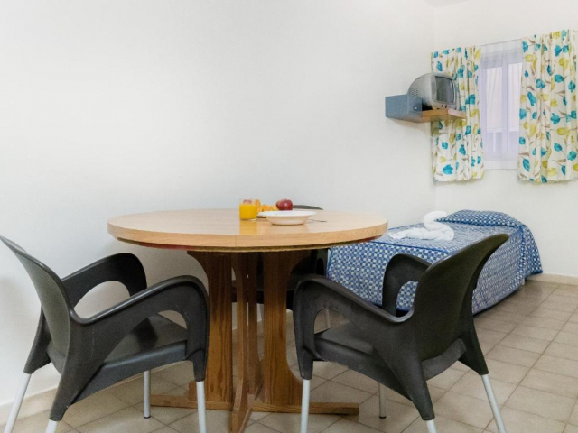 16.03 avion Bucuresti, Malta St. Paul's Bay, Qawra Point Holiday Complex 410 EURO, 7 nopti, Fara masa