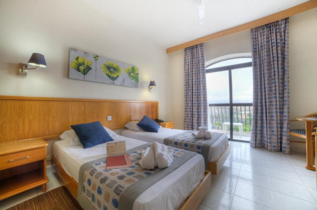 01.04 avion Bucuresti, Malta Qawra, Bella Vista Hotel 498 EURO, 7 nopti, Mic dejun inclus