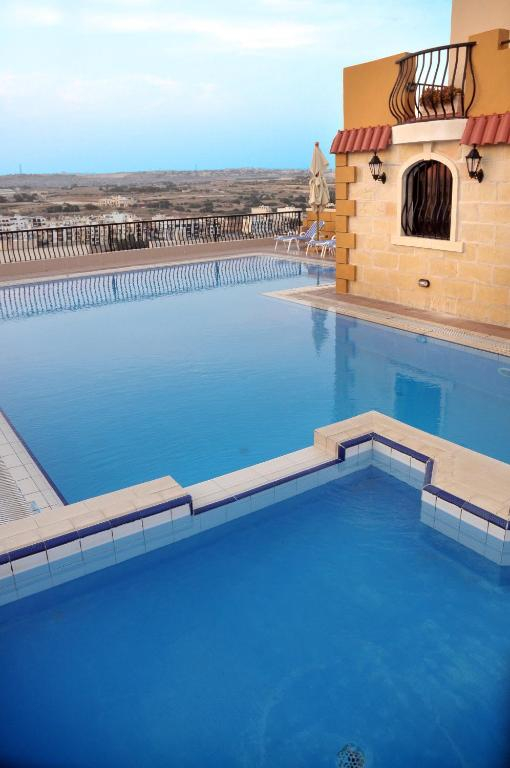 01.04 avion Bucuresti, Malta St. Paul's Bay, Hotel Soreda 538 EURO, 7 nopti, Mic dejun inclus