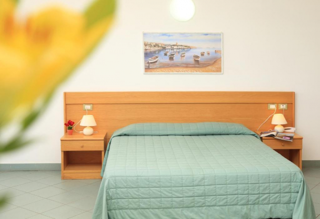 24.04 avion Bucuresti, Italia - Sardinia Alghero, Hotel Soleado 469 EURO, 7 nopti, Fara masa