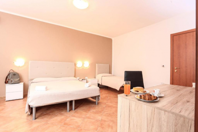 24.04 avion Bucuresti, Italia - Sardinia Alghero, Hotel Villa Piras 528 EURO, 7 nopti, Mic dejun inclus
