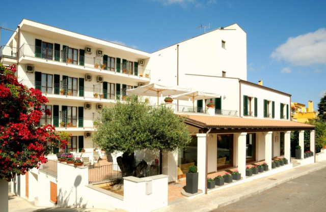 24.04 avion Bucuresti, Italia - Sardinia Alghero, Hotel Angedras 557 EURO, 7 nopti, Mic dejun inclus