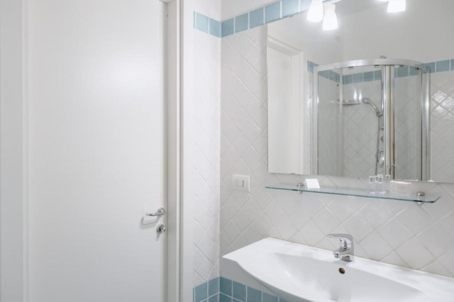 24.04 avion Bucuresti, Italia - Sardinia Alghero, Hotel Angedras 557 EURO, 7 nopti, Mic dejun inclus