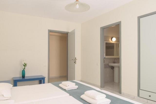 16.05 avion Bucuresti, Grecia - Creta - Heraklion Hersonissos, Central Hersonissos Hotel 430 EURO, 7 nopti, Mic dejun inclus