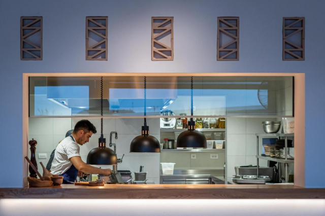 16.05 avion Bucuresti, Grecia - Creta - Heraklion Gouves, Hotel Hara Ilios Village 616 EURO, 7 nopti, Demipensiune inclusa