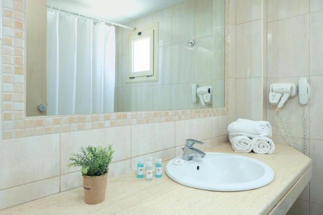 04.06 avion Bucuresti, Grecia - Creta - Heraklion Amoudara, Hotel Marilena 606 EURO, 7 nopti, All inclusive