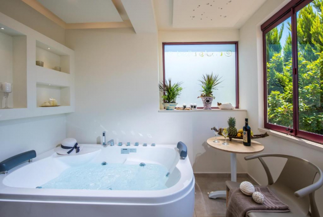 04.06 avion Bucuresti, Grecia - Creta - Heraklion Malia, Bella Elena 391 EURO, 7 nopti, Fara masa