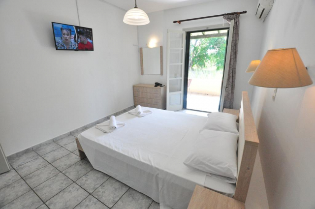 09.06 avion Bucuresti, Grecia - Corfu Acharavi, Acharavi Garden Hotel 479 EURO, 7 nopti, Fara masa