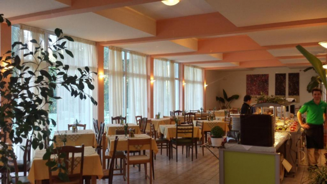 09.06 avion Bucuresti, Grecia - Corfu Ipsos, Ipsos Beach 596 EURO, 7 nopti, Mic dejun inclus