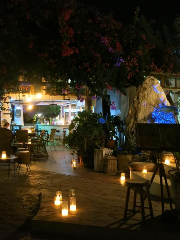 03.06 avion Bucuresti, Grecia - Rhodos Faliraki, Gorgona Studios 420 EURO, 7 nopti, Fara masa