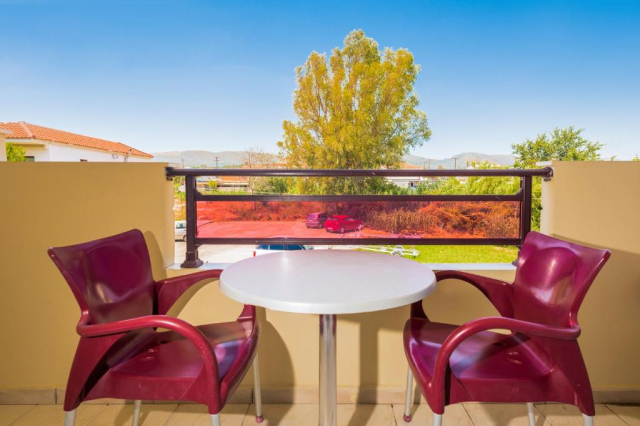 04.06 avion Bucuresti, Grecia - Zakynthos Laganas, Canadian Hotel 577 EURO, 7 nopti, Fara masa