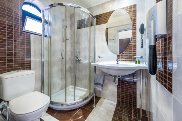 04.06 avion Bucuresti, Grecia - Zakynthos Laganas, Canadian Hotel 577 EURO, 7 nopti, Fara masa