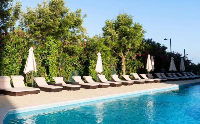 01.05 avion Bucuresti, Portugalia - Coasta Lisabonei Costa da Caparica, TRYP by Wyndham Lisboa Caparica Mar 1008 EURO, 7 nopti, Mic dejun inclus