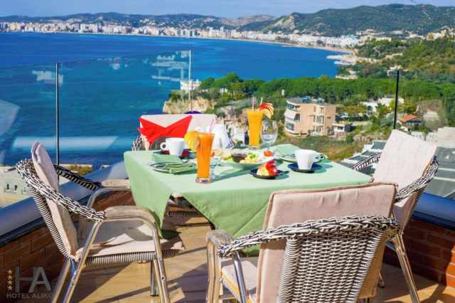 10.06 avion Bucuresti, Albania - Litoral Albania Vlora, Hotel Aliko 479 EURO, 7 nopti, Mic dejun inclus