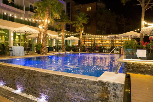 10.06 avion Bucuresti, Albania - Litoral Albania Durres, Hotel Albanian Star 557 EURO, 7 nopti, Mic dejun inclus