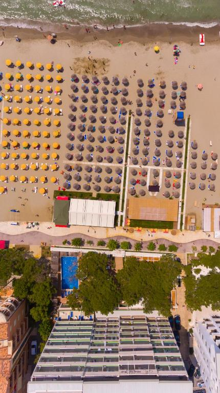 10.06 avion Bucuresti, Albania - Litoral Albania Durres, Hotel Albanian Star 557 EURO, 7 nopti, Mic dejun inclus