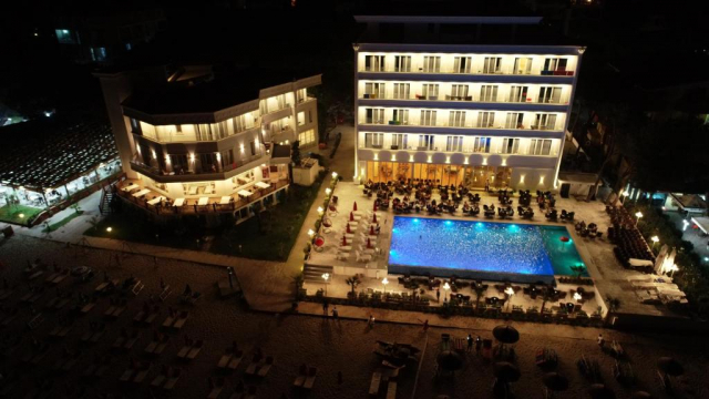 17.06 avion Bucuresti, Albania - Litoral Albania Golem, Hotel Elesio 587 EURO, 5 nopti, Mic dejun inclus