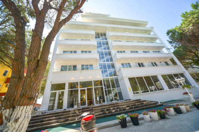 17.06 avion Bucuresti, Albania - Litoral Albania Golem, Hotel Elesio 587 EURO, 5 nopti, Mic dejun inclus