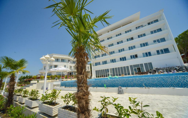 17.06 avion Bucuresti, Albania - Litoral Albania Golem, Hotel Elesio 587 EURO, 5 nopti, Mic dejun inclus