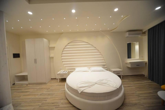 17.06 avion Bucuresti, Albania - Litoral Albania Golem, Hotel Elesio 587 EURO, 5 nopti, Mic dejun inclus