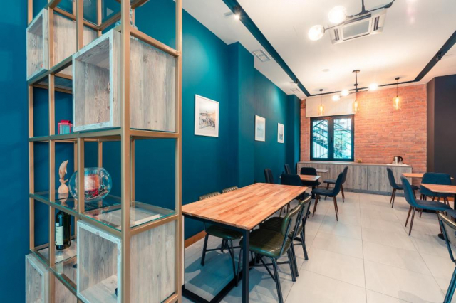 17.06 avion Bucuresti, Albania - Litoral Albania Tirana, Hotel Oda Tirana 538 EURO, 5 nopti, Mic dejun inclus