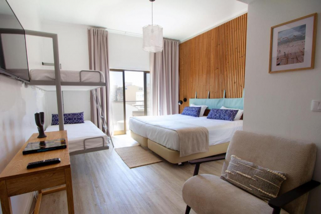 10.04 avion Bucuresti, Portugalia - Coasta Lisabonei Costa da Caparica, WOT Costa da Caparica 841 EURO, 7 nopti, Fara masa