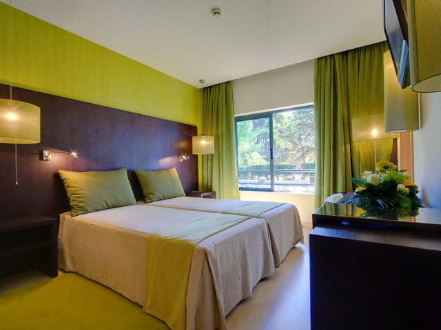 10.04 avion Bucuresti, Portugalia - Coasta Lisabonei Estoril, Hotel Lido Estoril 890 EURO, 7 nopti, Fara masa