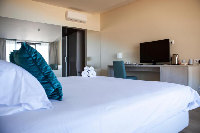 17.04 avion Bucuresti, Portugalia - Coasta Lisabonei Cascais, Estalagem Muchaxo Hotel 969 EURO, 7 nopti, Mic dejun inclus