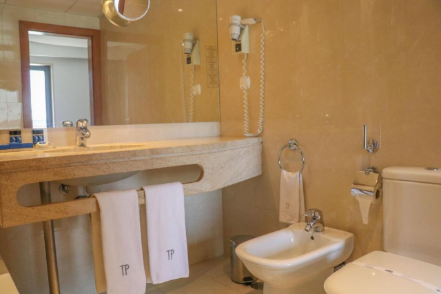 17.04 avion Bucuresti, Portugalia - Coasta Lisabonei Lisabona City, Hotel Travel Park Lisboa 1028 EURO, 7 nopti, Mic dejun inclus