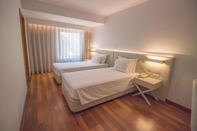 17.04 avion Bucuresti, Portugalia - Coasta Lisabonei Lisabona City, Hotel Travel Park Lisboa 1028 EURO, 7 nopti, Mic dejun inclus