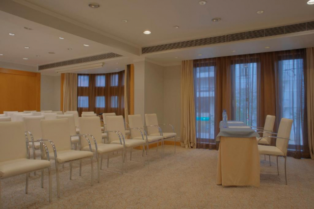 17.04 avion Bucuresti, Portugalia - Coasta Lisabonei Lisabona City, Sana Reno Hotel 1224 EURO, 7 nopti, Mic dejun inclus