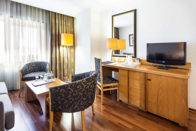 24.04 avion Bucuresti, Portugalia - Coasta Lisabonei Lisabona City, Radisson Blu Hotel Lisbon 1037 EURO, 7 nopti, Fara masa