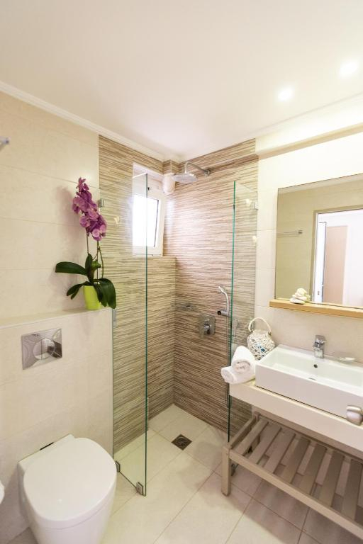 09.04 avion Bucuresti, Grecia - Creta - Heraklion Platanes Rethymnon, Hotel Trefon Apartments and Suites 518 EURO, 7 nopti, Fara masa