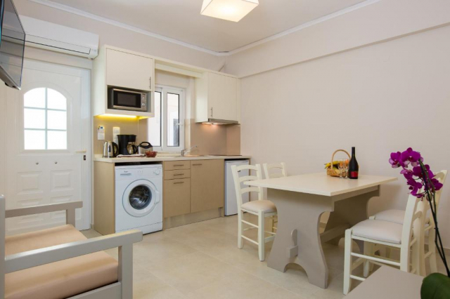 09.04 avion Bucuresti, Grecia - Creta - Heraklion Platanes Rethymnon, Hotel Trefon Apartments and Suites 518 EURO, 7 nopti, Fara masa